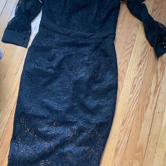 Beautiful lace Dress with cold Shoulder - Picture 5 of 7